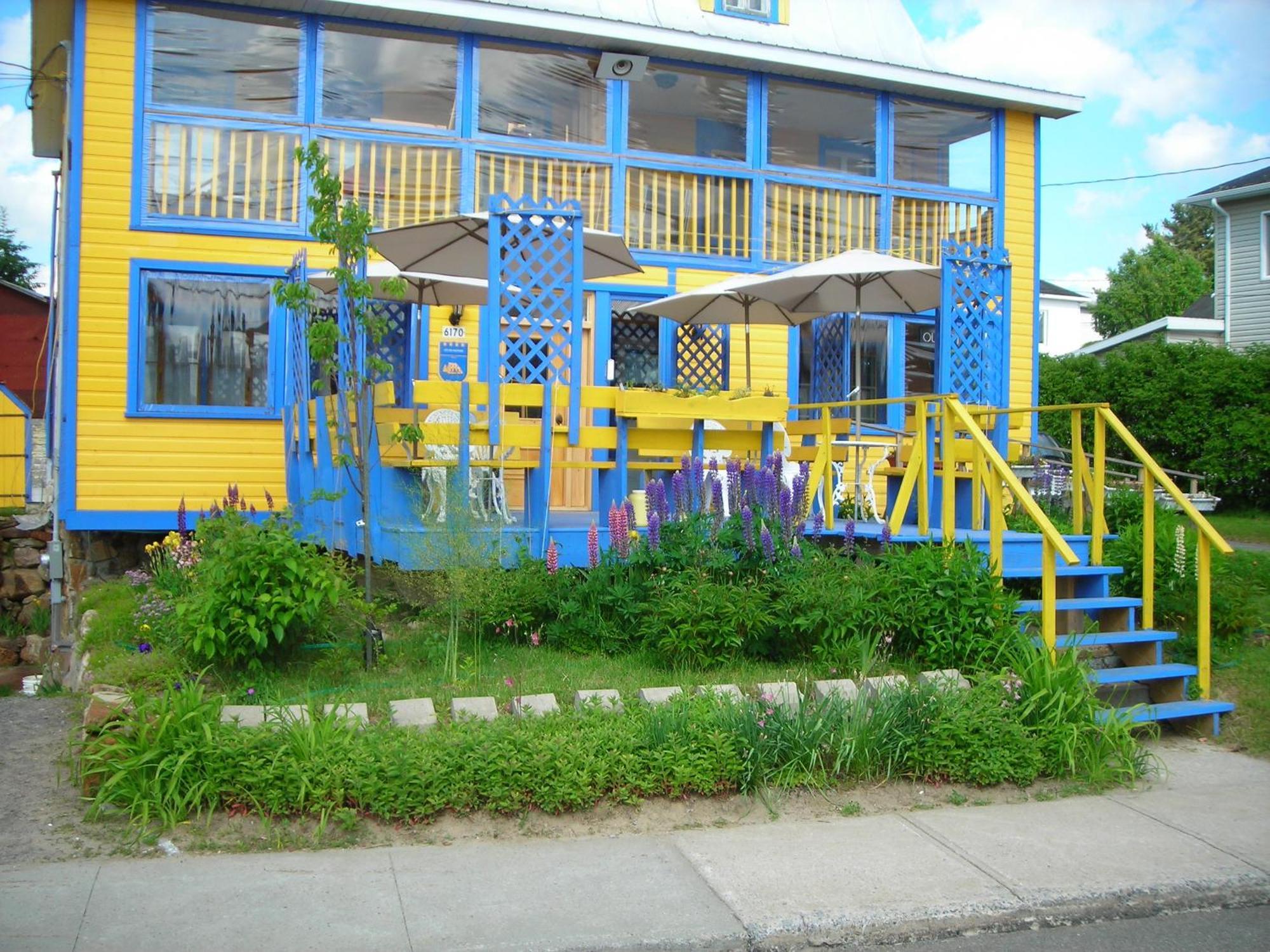 Gite Des Hauteurs Et Cafe De La Place Saint Zenon Exterior foto