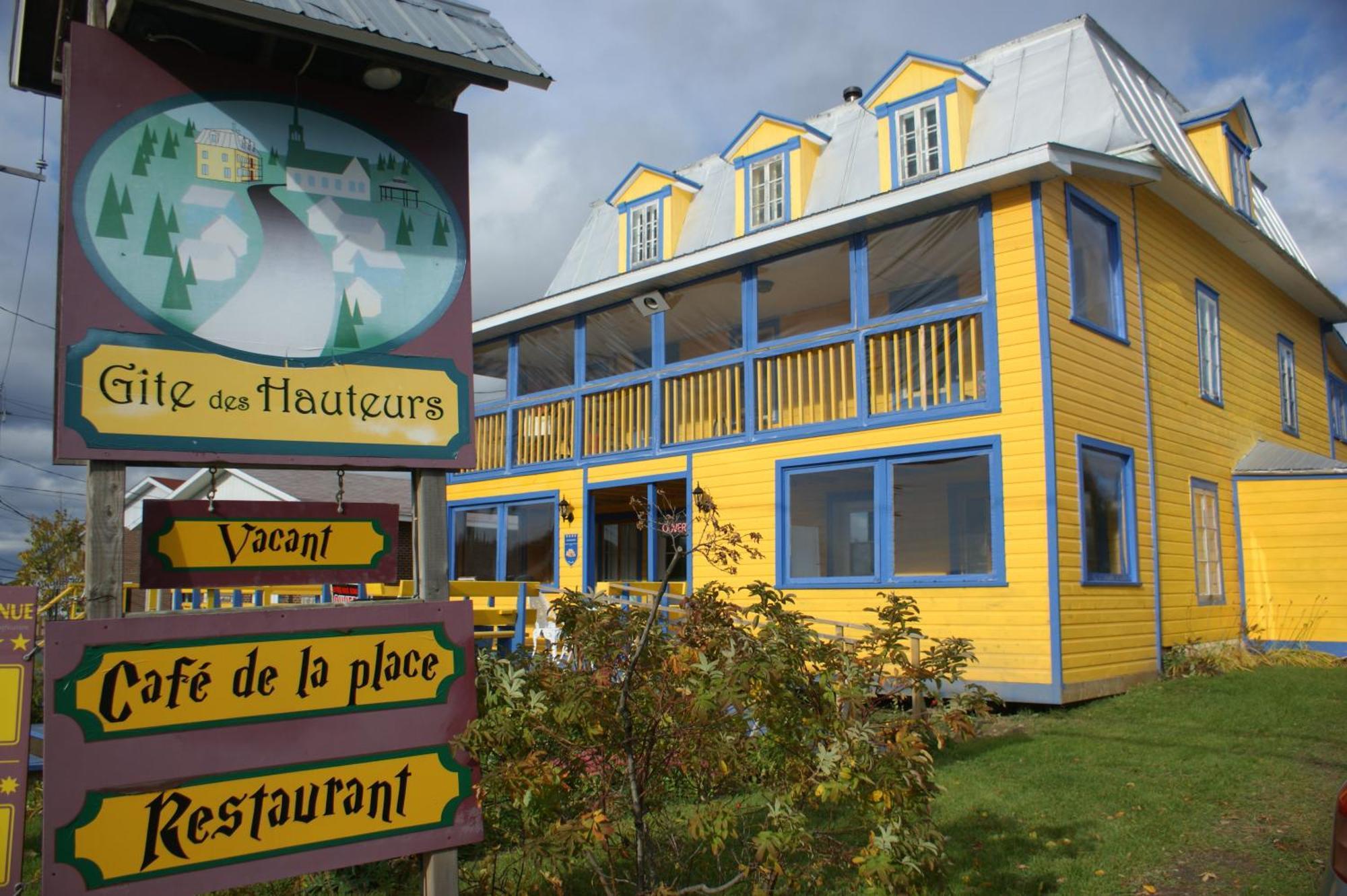 Gite Des Hauteurs Et Cafe De La Place Saint Zenon Exterior foto